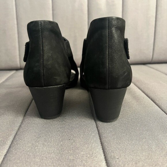 Eileen Fisher Iris Cutout Leather Heel Sandals - Picture 6 of 9